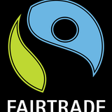 Fairtrade    Kaffee ist, verglichen mit seinem Produktionsaufwand, ein spotbilliges Massenprodukt. Drei Euro kostet das Pfund im Schnitt. Darin enthalten sind Kaffeesteuer, auf die noch einmal 19 Prozent Mehrwertsteuer erhoben werden, insgesamt rund 1,20 Euro. Von den verbleibenden 1,80 Euro lebt die gesamte Wertschöpfungskette: Röster, Importeur, Vermarktung, Handel. Der eigentliche Produzent, der Plantagen-Bauer aus Kenia, Guatemala oder Peru steht am Ende der Kette. Er verdient am wenigsten. Die Organisation Trans Fair führte 1992 zusammen mit dem Verein Dritte Welt das Fair-Trade-Siegel ein. Der Verein handelt mit den Produzenten Preise aus, die zumindest die Produktions- und Lebenshaltungskosten decken. Ferner fließt ein Teil des Umsatzes in die Anbauländer zurück und wird dort in Bildungs- und Sozialprojekte investiert.