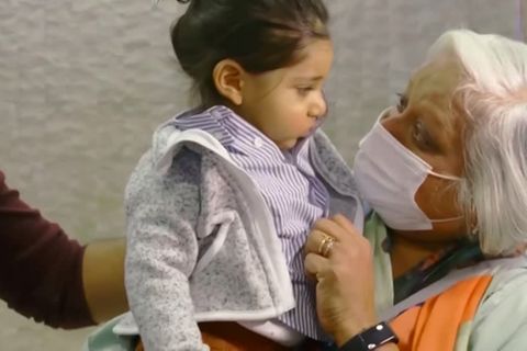 Video: Familienfreude am Flughafen