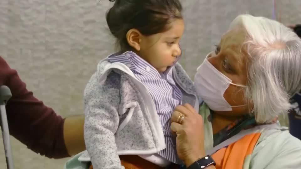 Video: Familienfreude am Flughafen Video: Familienfreude am Flughafen