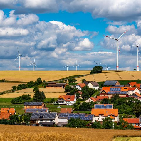 Auch in Deutschland wird gestritten wie nah Windparks an die Bebauung heranrücken dürfen (Symbolfoto)
