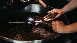 Naturmild  Naturmild bedeutet nicht Schonkaffee, sondern bezeichnet Kaffeebohnen mit geringem Gehalt an Säure, Bitterstoffen und Koffein. Sie liegen in der Veträglichkeit etwas unter dem Schonkaffee, sind jedoch oft kräftiger und komplexer im Geschmack.