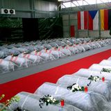 Die Särge der Opfer wurden später am Salzburger Flughafen aufgebahrt