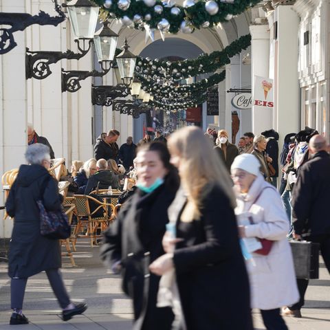 Passanten in Hamburg
