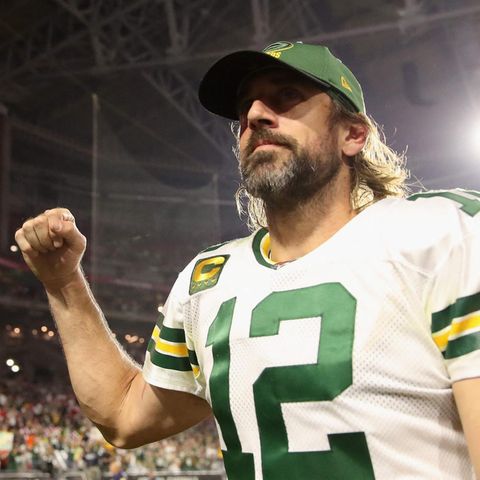 Der NFl-Superstar Aaron Rodgers ist heftig unter Beschuss für seine Äußerungen zu Corona-Impfungen