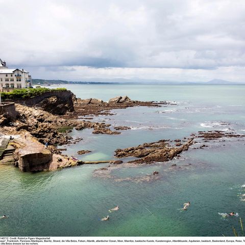 Entlang der &quot;Cote Basque&quot;, Frankreich, Pyrenees Atlantiques, Biarritz, Strand, die Villa Belza, Felsen, Atlantik, atlantischer Ozean, Meer, Miarritze, baskische Kueste, Kuestenregion, Atlantikkueste, Aquitanien, baskisch, Baskenland, Europa, R...