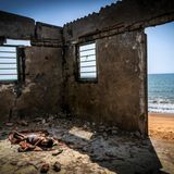 Den Hauptpreis gewann der spanische Fotograf Antonio Aragón Renuncio mit seinem Bild "The Rising Tide Sons" (Die Söhne der ansteigenden Flut). Das Foto zeigt einen Jungen, der schlafend auf dem Boden seines zerstörten Hauses liegt. Das Haus liegt am Strand von Afiadenyigbaurde in Ghana und wurde von Küstenerosionen fast gänzlich zerstört. Renuncios Foto weist auf die ansteigenden Meeresspiegel hin, deren Folgen westafrikanische Länder wie Ghana immer mehr zu spüren bekommen. Tausende Menschen wurden dort bereits gezwungen, ihre Häuser zu verlassen.