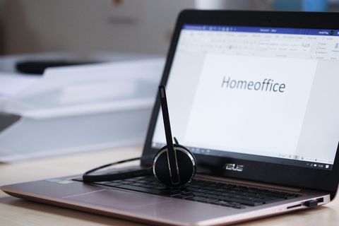 Arbeiten Angestellte in Portugal im Homeoffice, darf der Chef künftig keine Nachrichten nach Feierabend mehr schreiben