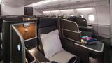 Inm Hangar der Elbe Flugzeugwerke haben bereits mehrere A380 der Qantas eine neue Kabine erhalten. In den kommenden Wochen werden Piloten, Flugbegleiter und Bodenpersonal in Australien umfangreiche Auffrischungskurse und Trainingsflüge durchlaufen, um den Start der A380-Linienflüge im Frühjahr 2022 – statt Sommer 2022 – wieder aufzunehmen.