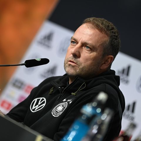 Bundestrainer Hansi Flick gibt eine Pressekonferenz
