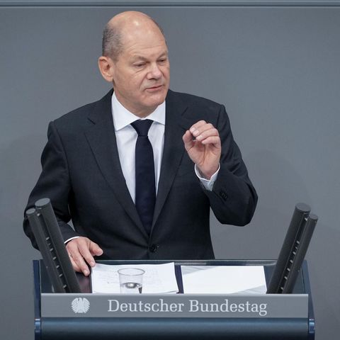 „Lassen sie sich impfen es ist wichtig für ihre Gesundheit und es ist wichtig für unser Land“: Olaf Scholz bei der Debatte über die Corona-Pläne der Ampel im Bundestag
