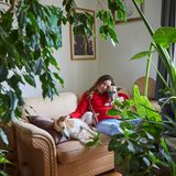 Irina      Ich mag es, für jeden einen einzigartigen Weg zu finden, um mit ihm oder ihr eine Verbindung herzustellen.  Es ist ein allgemeines Grundbedürfnis, sich sicher und geliebt zu fühlen. Jemandem dieses Gefühl geben zu können, dass er sich in meiner Gesellschaft öffnen kann, ist eine außergewöhnlich schöne Erfahrung.