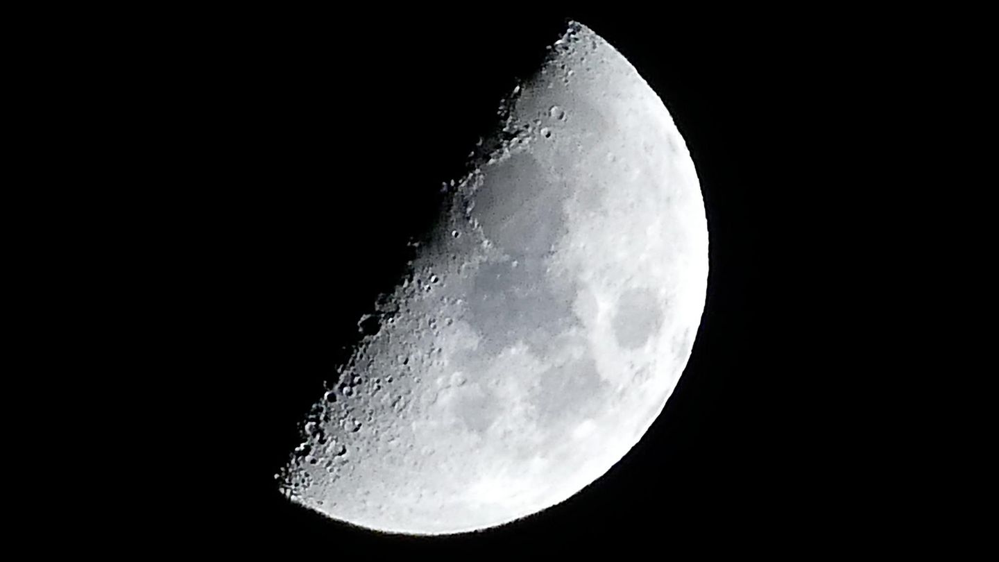 Der Mond