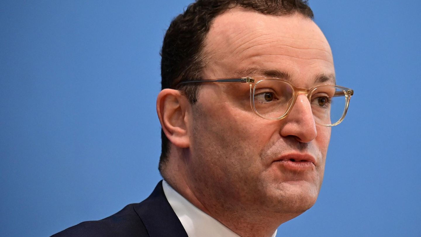 Jens Spahn on fourth corona wave – “Have to break the dynamics” (video)