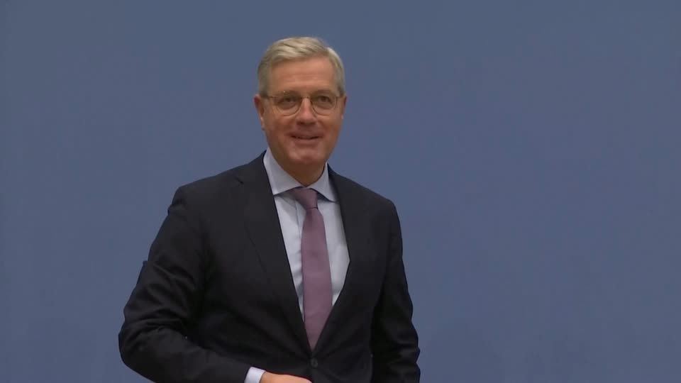 Video: Außen-Experte Röttgen will Laschet Nachfolger als CDU-Vorsitzender werden Video: Außen-Experte Röttgen will Laschet Nachfolger als CDU-Vorsitzender werden