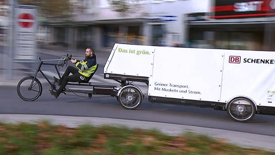 EIn XXL-Lastenrad ist in Hamburg im Einsatz