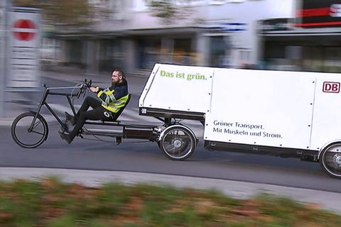 EIn XXL-Lastenrad ist in Hamburg im Einsatz