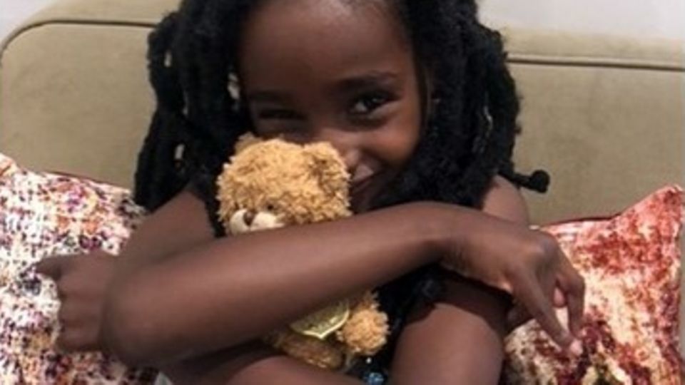 US-Bundesstaat Montana : Sechsjährige nach einem Jahr wieder mit ihrem Teddy vereint – dank eines warmherzigen Parkrangers