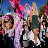 Fans mit Britney-Aufsteller