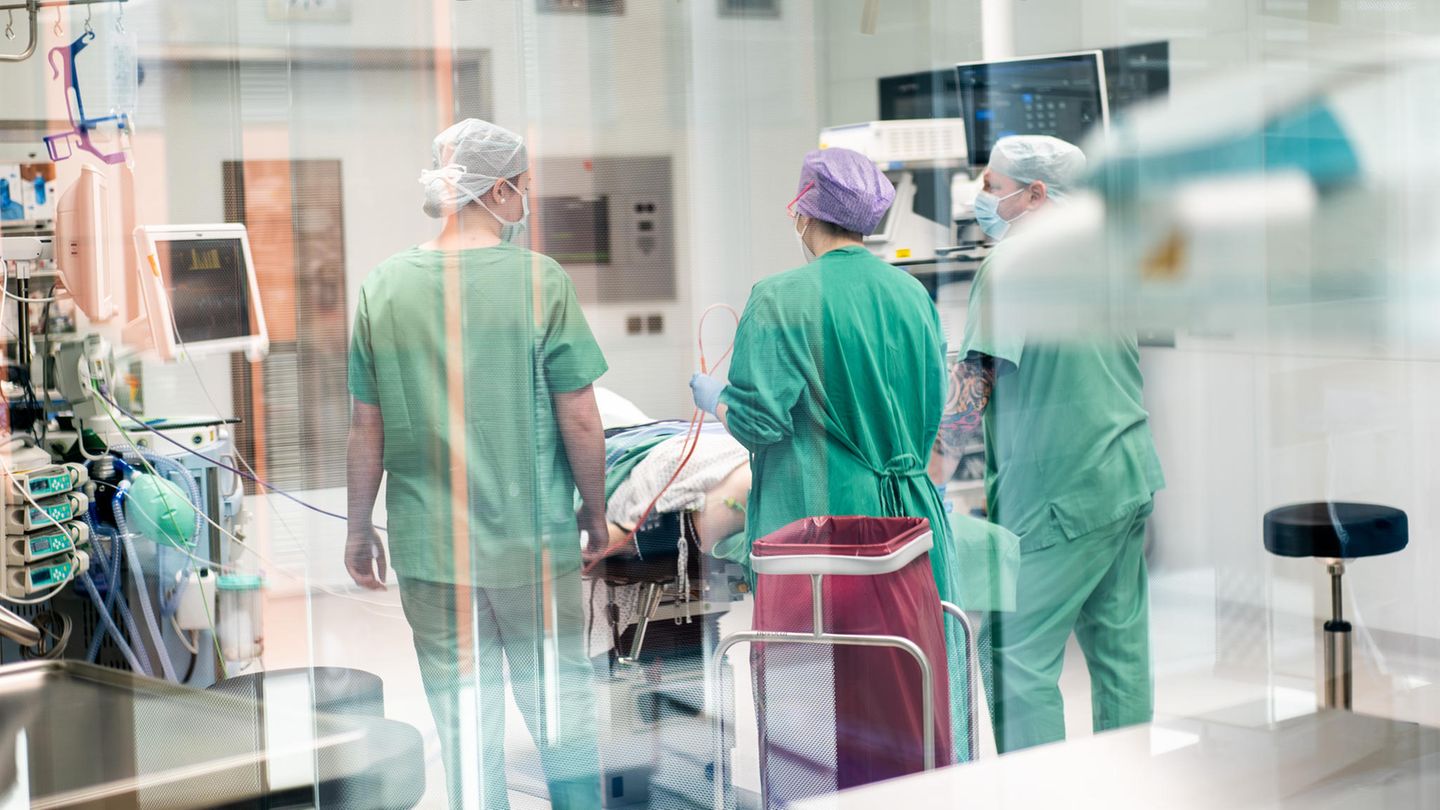Blick in einen Operationssaal in der Uniklinik Essen