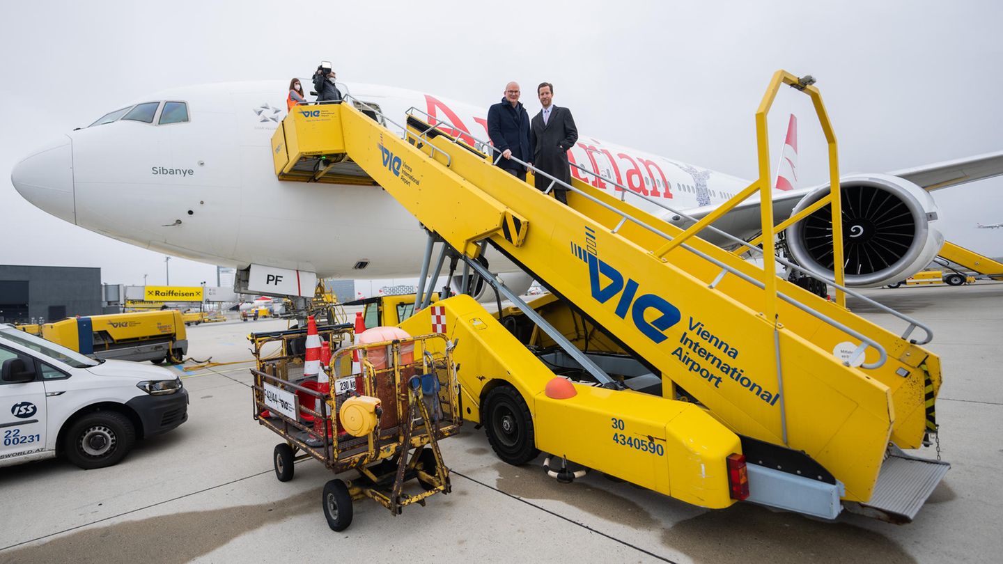 Impfzentrum an Bord einer Boeing 777 von Austrian Airlines