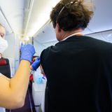 Impfzentrum an Bord einer Boeing 777 von Austrian Airlines