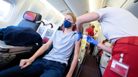 Impfzentrum an Bord einer Boeing 777 von Austrian Airlines