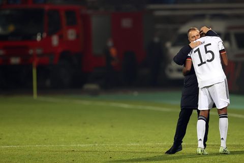 Hansi Flick und Jonathan Tah