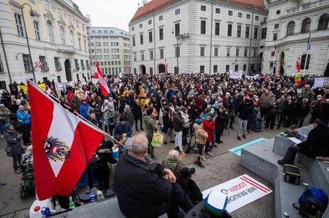 Der Start des Lockdowns für Ungeimpfte in Österreich war für viele der Anlass, gegen die verschärften Coronamaßnahmen zu demonstrieren