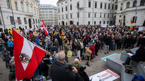 Der Start des Lockdowns für Ungeimpfte in Österreich war für viele der Anlass, gegen die verschärften Coronamaßnahmen zu demonstrieren