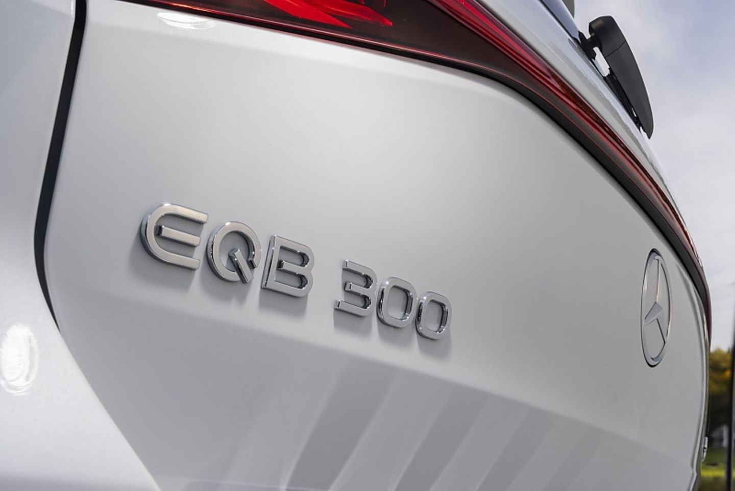 Mercedes EQB 300 4Matic hat 168 kW / 228 PS