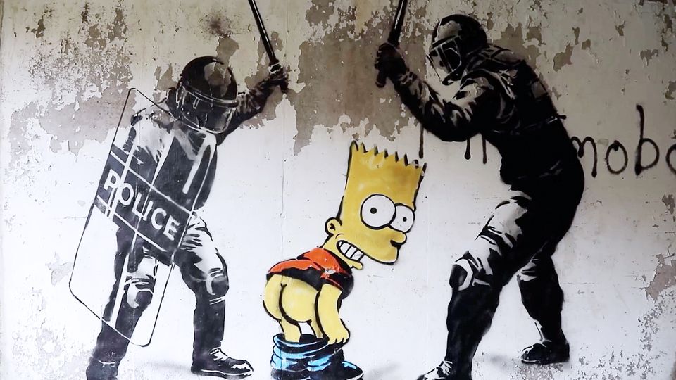 Arte callejero: Se dice que Banksy comentó sobre el ridículo arresto con una obra de arte.
