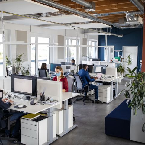 Ins Büro darf man bald wohl nur noch geimpft, genesen oder getestet