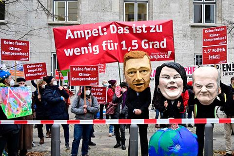Demonstration für Klimaschutz in der künftigen Ampel-Regierung