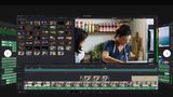 Richtig coole Videos? Davinci Resolcve kostet nichts.  Die Videoschnittsoftware Davinci Resolve von Blackmagic ist im Wortsinn eine Killer-Applikation. Sie kann es locker mit Premiere und AfterEffects aufnehmen, für die Adobe rund 300 Euro pro Jahr im Abo verlangt. Blackmagic Davinci dagegen kostet: Nichts. Für Blackmagic, einem Hersteller professioneller Film-Hardware, ist die für Windows und MacOS erhältliche Software ein Nebenprodukt. Ursprünglich für die Farbnachbearbeitung von Kinofilmen entwickelt, hat sich die Davinci Resolve mittlerweile zu einem vollwertigen Schnittprogramm samt Colorgrading, Spezialeffekten und Soundaufbereitung gemausert. Spezialität: Grading und Tracking. Die Filter, die Snapchat und Instagram so beliebt gemacht haben, gibt es hier auf Profilevel. Virtuelle Plakate an Wände kleben, 3D-Texte ins Video stellen, die Farbe eines vorbeifahrenden Autos ändern – kein Problem. Der eigentliche Schnitt sowieso nicht.  In den vergangenen zwei Jahren sind auf YouTube zahlreiche hochwertige Kanäle rund um Davinci Resolve entstanden, darunter auch einige Deutschsprachige. Andreas Alb vermittelt die Grundlagen, Johannes Füssel die Welt des Trackings und Spezialeffekte und der "Farbkanal" gibt Tipps, wie man seinem Video diesen Kino-Look verpassen kann. Gute Englischkenntnisse sind leider Voraussetzung. Davinci Resolve liegt  nur in Englisch vor.