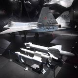 Die Su-75 wurde mit einem ganzen Arsenal an Waffen ausgestellt.