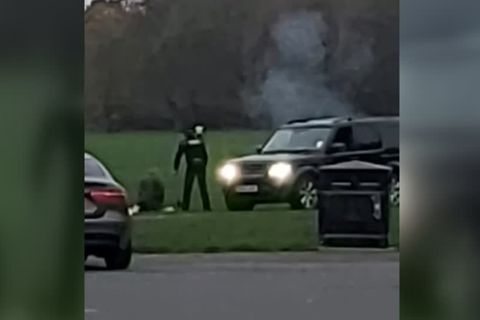 Video: Kontrollierte Sprengung nach Autoexplosion in Liverpool