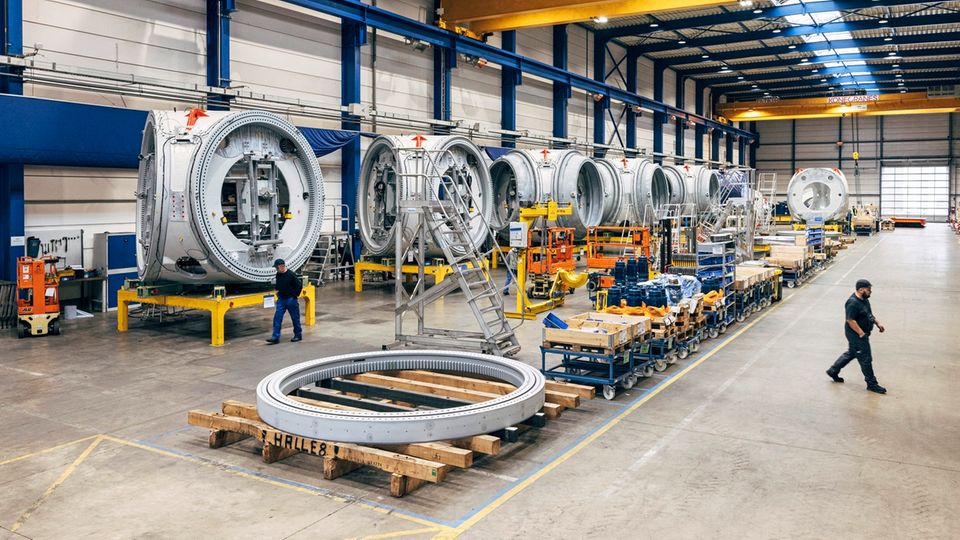 Echte Schwergewichte entstehen beim Wind-anlagen-Bauer Nordex. Jede Rotornabe wiegt 65 Tonnen.