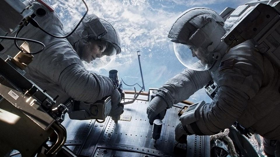 Sandra Bullock und George Clooney als Astronauten im Film Gravity