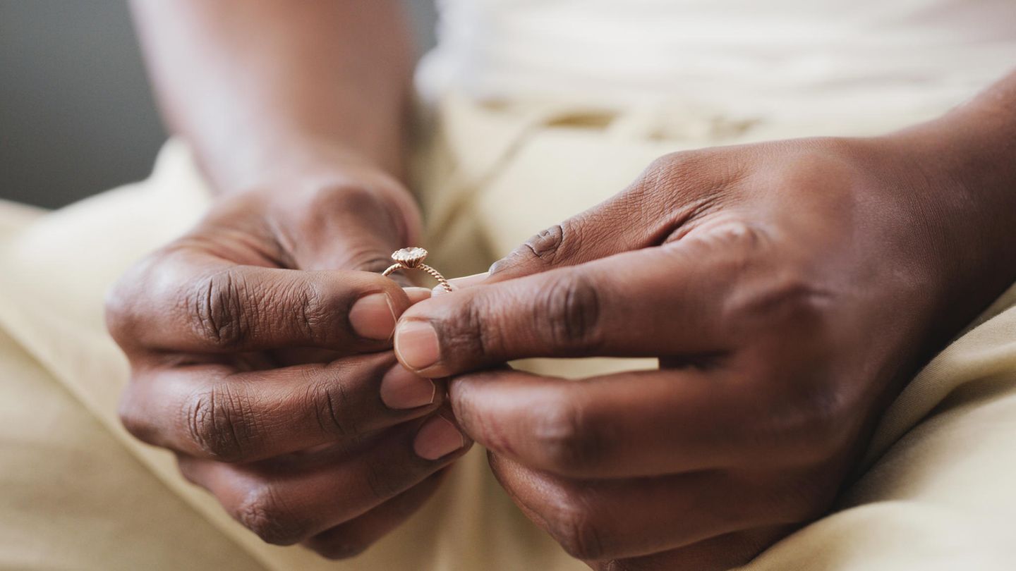 Fernliebe : Paar lernt sich im Internet kennen und heiratet per Zoom – doch sie haben sich noch nie getroffen