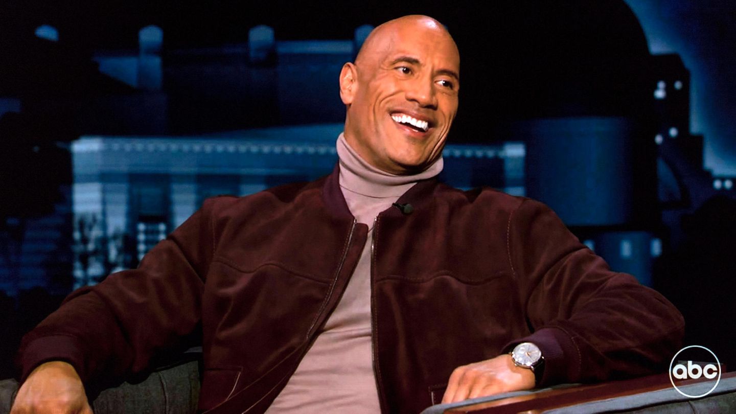 Mit einem Augenzwinkern verriet Dwayne Johnson, dass er gerne den nächsten Bond spielen würde 