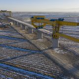 Die  Lanzhang-Hochgeschwindigkeitstrasse wird auf weiten Teilen aufgeständert.