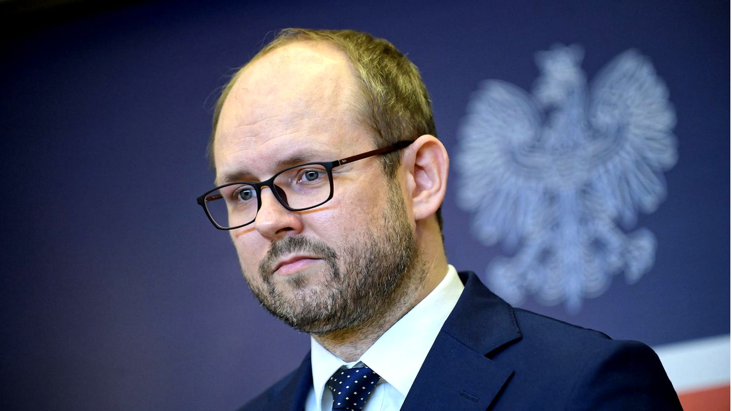 Krise zwischen Polen und Belarus: Polens Vize-Außenminister über Lage an Grenze: "Uns muss klar sein, dass es mit Wissen des Kremls geschieht" Krise zwischen Polen und Belarus: Polens Vize-Außenminister über Lage an Grenze: "Uns muss klar sein, dass es mit Wissen des Kremls geschieht"