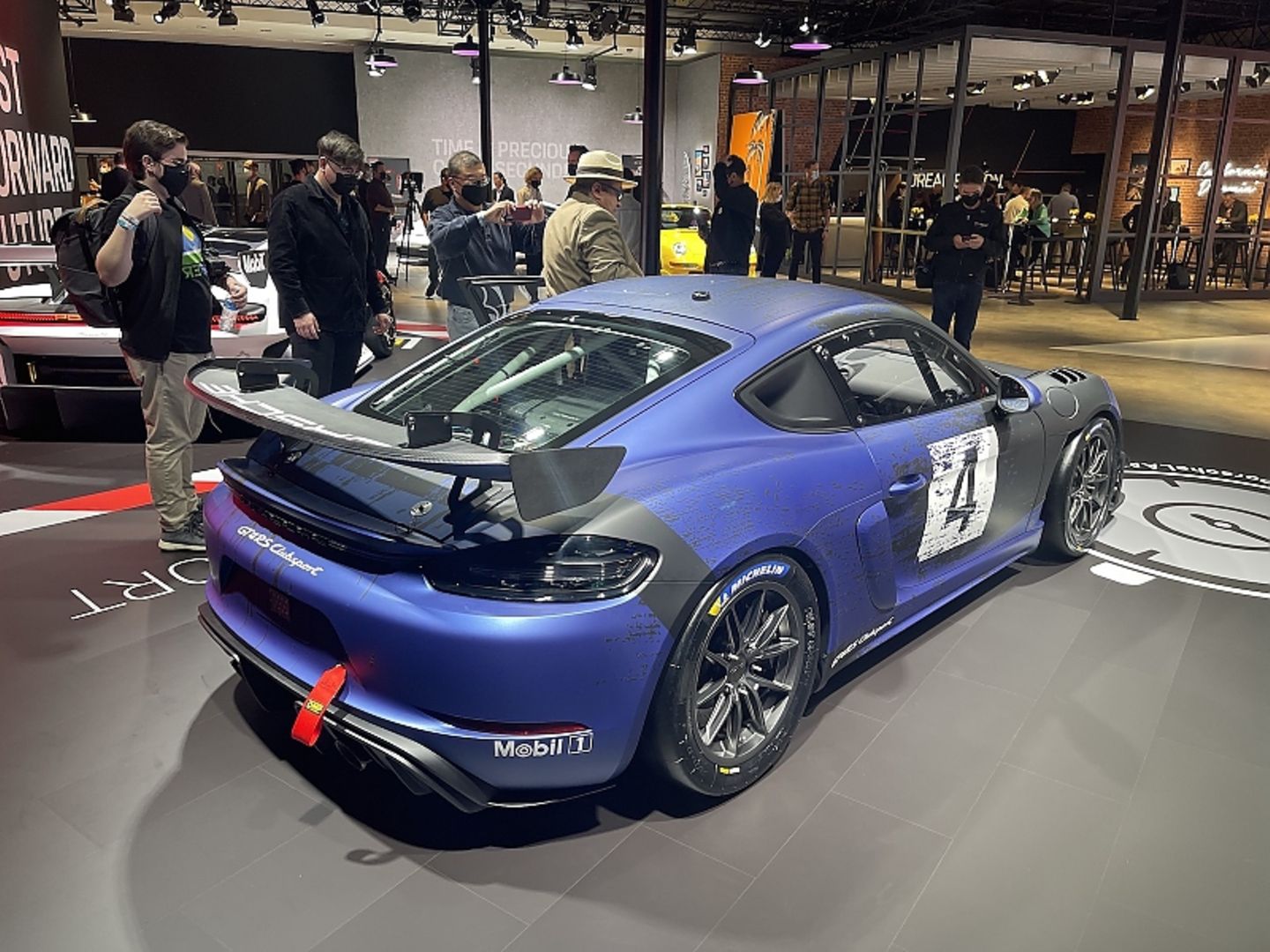Porsche 718 Cayman GT4 RS 1