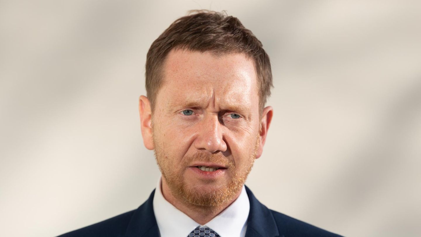 Vierte Welle: Kretschmer kündigt für Sachsen "harten und klaren Wellenbrecher" an