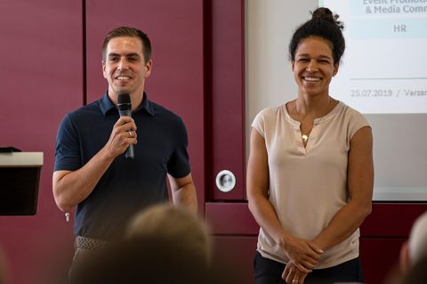 Philipp Lahm und Cécila Sasic sprechen zu DFB-Mitarbeitern: "Wir denken da größer"