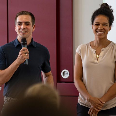 Philipp Lahm und Cécila Sasic sprechen zu DFB-Mitarbeitern: "Wir denken da größer"