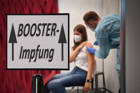 Jugendliche bei der Impfung