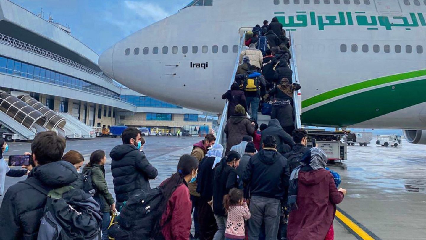 News von heute: Grenzkrise in Belarus: Erster Rückflug mit Migranten Richtung Irak gestartet
