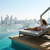 Der Aura Skypool ist täglich ab 10 Uhr bis zum Sonnenuntergang geöffnet.