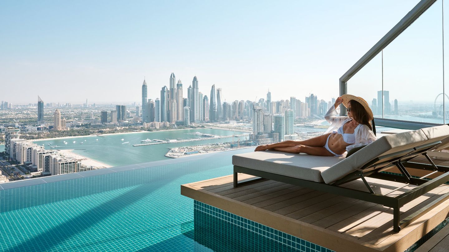 Der Aura Skypool ist täglich ab 10 Uhr bis zum Sonnenuntergang geöffnet.